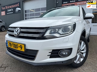 Volkswagen Tiguan 1.4 TSI Sport&Style van 2de Eig met elec panoramadak en parkeersensoren en trekhaak en navigatie en bluetooth