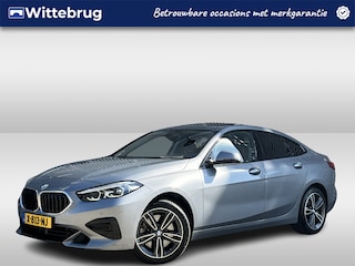 BMW 220i / Pano / Navigatie / App connect / Camera / Parkeersensoren V+A / Lichtmetaal 17 inch / Trekhaak /