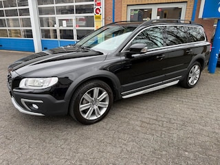 Volvo XC70 2.4 D5 220pk AWD|lage km. stand!|Trekhaak|Schadevrij|Erg mooie auto!