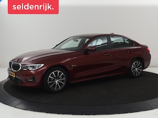 BMW 330e Business Edition Plus | Sportstoelen | Leder | Adaptive cruise | Stoelverwarming | Carplay | Stuurverwarming | Navigatie | Parkeerhulp | Full LED | Live Cockpit | Individual Aventurinrot metallic | PHEV | Plug In