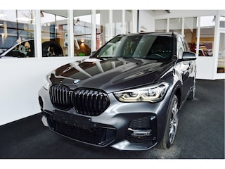 BMW X1 sDrive20i M-Sportedition | Pano | HUD | Leder | Elektr. Stoel + Mem