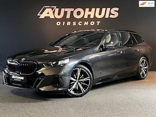 BMW 5-serie Touring 520i High Executive Edition M Trekhaak/ Stuurverwarming/ H&K/ 20"/ Glazendak/ Memoryseats/ 360Camera/Ambientpl