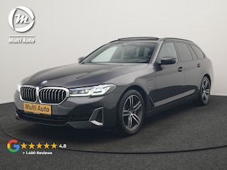 BMW 5-serie Touring 530e xDrive Luxury Line PHEV 293pk Dealer O.H. | Panodak | Head Up | Camera | Lederen Comfortzetels Massage & Memory | Laser LED | Sfeerverlichting | Stuur Verwarmd | Keyless | Apple Carplay | Plug In Hybrid