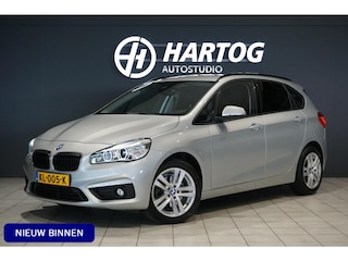 BMW 2-serie Tourer 220i Sport *dealer onderhouden* + STOELVERWARMING / NAVI / LED