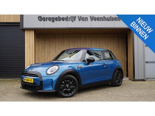 Mini Cooper 1.5 136pk 3Drs Business Edition *Black Pack* LED Navi *Multitone-Dak* 16inch LM Sportstoelen *NL auto* 34575km!