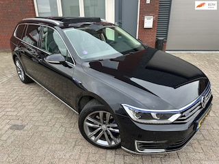 Volkswagen Passat Variant 1.4 TSI GTE / Pano / Leder / Navi / Camera / PDC