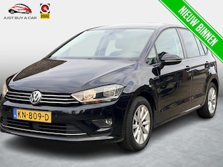 Volkswagen Golf Sportsvan 1.2 TSI Connected Series / Trekhaak / Stoelverwarming / Navigatie / Parkeerhulp / Executive Plus-Pakket / Winter-Pakket / 1e Eigenaar /