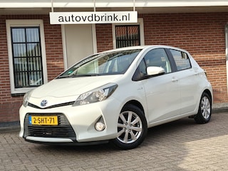 Toyota Yaris 1.5 Full Hybrid Asp. TREKHAAK / PARELMOER WIT