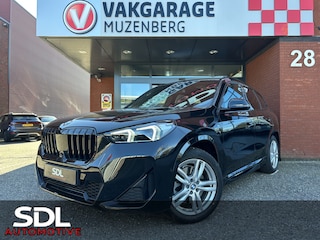BMW X1 xDrive23i High Executive M Sport Shadow Line // FULL LED // PANO/SCHUIFKANTELDAK // LEDER // HUD // 360 CAMERA // M Sportstoelen // M Adaptief onderstel