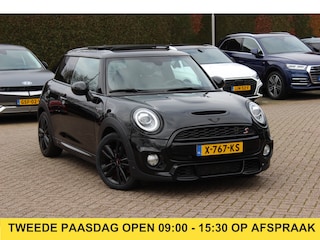 Mini Mini 2.0 Chili / Panoramadak / Camera / Head-up / Leder / Harman Kardon / 18'' / Navigatie / Stoelverwarming / Cruise Control