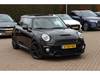Mini Mini 2.0 Chili / Panoramadak / Camera / Head-up / Leder / Harman Kardon / 18'' / Navigatie / Stoelverwarming / Cruise Control