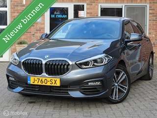 BMW 118i High Executive Ed|Afneembare trekhaak|Leder|Camera|Carplay|Harman Kardon.