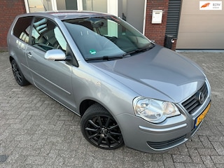 Volkswagen Polo 1.6-16V Comfortline / Schermpje / PDC / Airco / Cruise / AUT / NAP