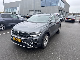 Volkswagen T-Roc 1.0 TSI 110pk Life Business | Climate control | Stoelverwarming | 18'' velgen | Privace Glass | LED verlichting | Parkeersensoren voor en achter | Carplay | Inklapbare spiegels |