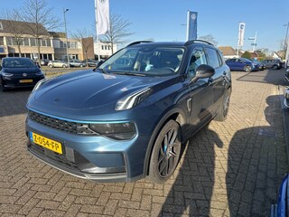 Lynk & Co 01 1.5 | Camera | Leder | Carplay | Adaptive cruise control | Dodehoek detectie | Elektrische achterklep | Bestuurdersstoel met gehuegen | Keyless entry | Panoramadak | Stoelverwarming | Digitaal cockpit