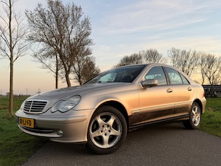 Mercedes-Benz C-klasse 180 Elegance Automaat / Climate Control / Trekhaak / 16" Velgen / Nieuwe APK / PDC / Cruise /