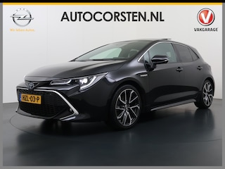 Toyota Corolla 2.0I 184 PK Hybride AUT. Trekhaak Pano-Dak Camera Adaptive-Cruise Apple Carplay Android Stoel+Stuurverwarming Navi* Ecc JBL®-Audio Pdc Executive Lmv Led Privacy Glas Lane Assist Regen-Lichtsensor Keyless Draadloze lader Voorruit Verwarmbaar Dodehoekdetectie Zeer complete Hybride met de krachtige 180PK motor!