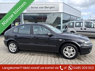 Seat Leon 1.6-16V Stella, airco, cruisecontrol, lichtmetalen velgen, afkomstig van 2e eigenaar met een nieuwe APK.