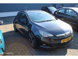 Opel Astra GTC 1.6 Turbo Sport// olielekkage turbo en spruitstuk