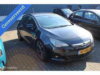 Opel Astra GTC 1.6 Turbo Sport// olielekkage turbo en spruitstuk