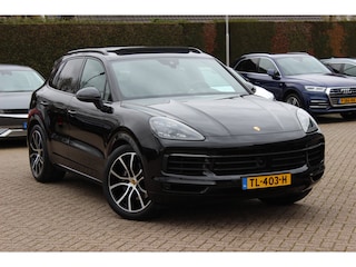 Porsche Cayenne 3.0 E-Hybrid / Panoramadak / Camera / Softclose / Keyless / Carbon intr. / Luchtvering / 21'' / Bose / Sfeerverlichting / Adaptieve stoelen / Stoelventilatie / Stoelverwarming 4x / Sportchrono / Dodehoek