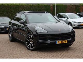 Porsche Cayenne 3.0 E-Hybrid / Panoramadak / Camera / Softclose / Keyless / Carbon intr. / Luchtvering / 21'' / Bose / Sfeerverlichting / Adaptieve stoelen / Stoelventilatie / Stoelverwarming 4x / Sportchrono / Dodehoek
