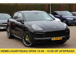 Porsche Cayenne 3.0 E-Hybrid 51.833 km! / Trekhaak / Camera / Lichtgewichtpakket / Carbon intr. / Luchtvering / 22'' / Softclose / Boxe / Sportstoelen / Sportdesign+Chrono / DAB / Stoelverwarming / Cruise Control