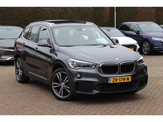 BMW X1 sDrive20i High Executive Edition M Sport / Trekhaak / Panoramadak / Camera / Leder / Head-up / 19'' / Navigatie / DAB / Cruise Control