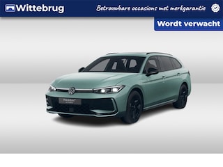Volkswagen Passat Variant 1.5 eHybrid 272pk DSG R-Line Business / Panoramadak / Massagestoelen / Black Style / Elek. Zwenkbare Trekhaak / Elek Achterklep / Matrix LED / Head-Up Display / 18" LMV