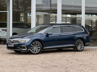 Volkswagen Passat Variant 1.4 TSI PHEV GTE Business | Trekhaak | Pano | Keyless | Camera