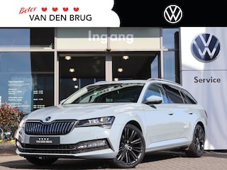 Skoda Superb 1.4 TSI 218 pk DSG iV Style | Trekhaak zwenkbaar | Voorstoelen met Geheugen | DCC | LED | Smartlink | Stoel + Stuurverwarming | LED | Voorruit Verwarming | Elektische Klep | Patina Grey |