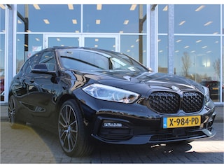 BMW 1-serie 5-Drs 118i Automaat High Executive | Schuif/Kanteldak | Head-Up display | Camera | Verw. Voorstoelen | 19" LMV | PDC V+A |