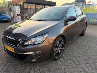 Peugeot 308 1.2 PureTech Allure / Navi / PDC / LED