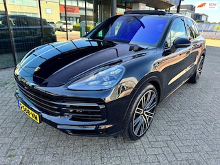 Porsche Cayenne 3.0 E-Hybrid / Pano'dak / Sport Chrono / Dealer onderhouden / Sfeerverl.