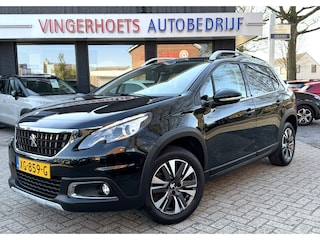 Peugeot 2008 Benzine 130 Pk * Allure * Navigatie * 1/2 Lederen Interieur * Climate & Cruise Control * L.M. Velgen * DAB Radio * Achteruitrij Camera & Parkeersensoren * Vingerhoets; Vierde Generatie Eersteklas Service. Al meer dan 100 jaar een begrip in de Brabantse Kempen.