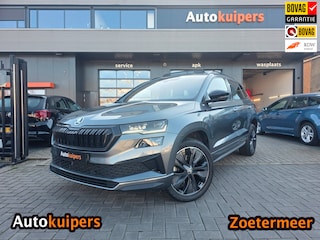 Skoda Karoq 1.5 TSI ACT Sportline | Met o.a. panoramadak, achteruitrijcamera, AppleCarPlay/AndroidAuto, navigatie en adapt. cruise