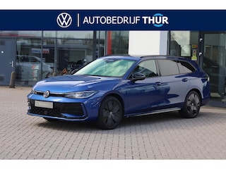 Volkswagen Passat Variant 1.5 eTSI R-Line Edition 60mnd 100.000km garantie panoramadak Leder + elektrische stoelen voor IQ Matrix LED 4 x stoelverwarming black style discover pro max head up display area view elektrische klep keyless alarm klasse III park assist PRO stoelverwarming en koeling stuurwielverwarming dynamische richtingaanwijzers