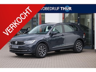 Volkswagen Tiguan 1.4 TSI eHybrid Life wegklapbare trekhaak achteruitrijcamera dealeronderhouden ACC digital cockpit pro draadloos carplay 3 zone climatronic lederen multifunctioneel stuurwiel lane assist 17" LMV bicolour met 4 seizoenenbanden