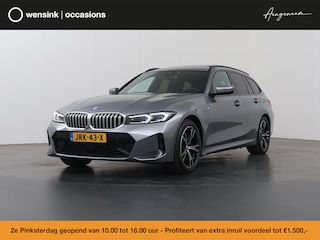 BMW 3-serie Touring 330e | M-Pakket | BMW LED | Panormadak | Curved Display | HUD | M-Sportstoelen | Ele.verstelbare stoelen + geheugen | Camera | DAB | Adaptieve Cruise Control | Ele. kofferdeksel |