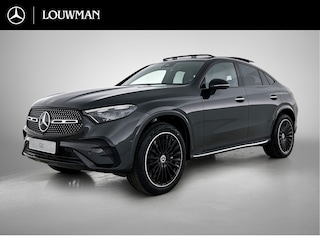Mercedes-Benz GLC 300e 4MATIC Sport Edition | Premium pakket | Nightpakket | Trekhaak | Winterpakket | Treeplanken | Panoramaschuifdak | AMG Spoiler | 20 inch AMG velgen | Augmented Reality navigatie | 360°-camera |