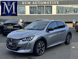 Peugeot 208 EV GT Pack 50 kWh VAN € 17.900,- VOOR € 16.440,- UW LENTEVOORDEEL € 1.460,-! | 3- FASE LADER | STOELVERWARMING  | CAMERA | PANOROMA DAK |  RIJKLAAR 12 MND BOVAG GARANTIE |