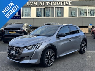 Peugeot 208 EV GT Pack 50 kWh VAN € 17.900,- VOOR € 16.440,- UW LENTEVOORDEEL € 1.460,-! | 3- FASE LADER | STOELVERWARMING  | CAMERA | PANOROMA DAK |  RIJKLAAR 12 MND BOVAG GARANTIE |