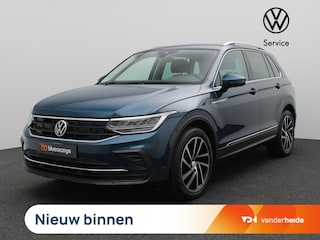 Volkswagen Tiguan 1.5 TSI Life Business 130PK Trekhaak, 19" LM Velgen, Navi, Achteruitrijcamera, Parkeersensoren voor en achter, Alarm