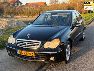 Mercedes-Benz C-klasse 180 K. Elegance Automaat ECC Audio-CD/Navigatie Electric pakket LMV 16" Cruisecontrol Dealeronderh. Nw Apk!