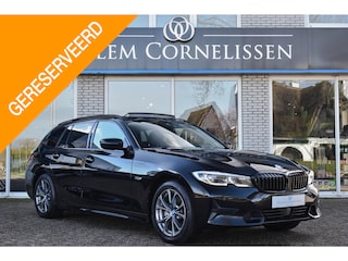 BMW 3-serie Touring 320e Panoramadak ACC Trekhaak Stuur/Stoelverwarmin