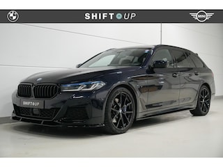BMW 5-serie Touring 530e xDrive M-Sport | Panoramadak | M-Stoelen | CoPilot | Harman Kardon