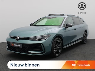 Volkswagen Passat Variant 1.5 eHybrid R-Line Edition 272PK DSG SOH 100%, Pano-Schuifdak, Trekhaak, Black Style, Keyless, Side Assist, Elektr. Achterklep, Voorruitverwarming, Stoel-Stuurverwarming, 18" LM Velgen, Navi