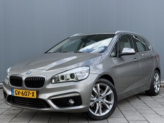 BMW 2-serie Tourer BWJ 2015 | 220i 192PK Sport AUTOMAAT | PANO DAK | TREKHAAK | LEER | SPORTSTOELEN |  18'' LMV | NAVI | CLIMA |
