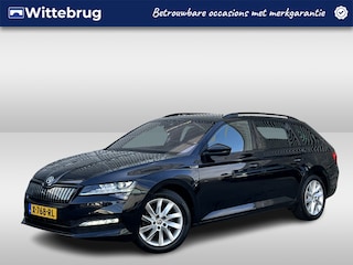 Skoda Superb Combi 1.4 TSI iV Sportline Business / Panoramadak / 360 Camera / Navigatie / App connect / Zwenkbare trekhaak / Parkeersensoren V+A /