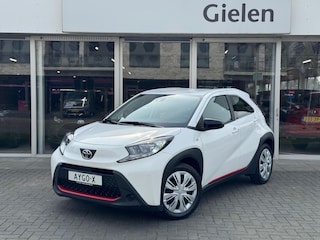 Toyota Aygo 1.0 VVT-i MT Play Plus | Keyless, Startknop, Stoelverwarming, Climate control, Apple CarPlay/Android Auto